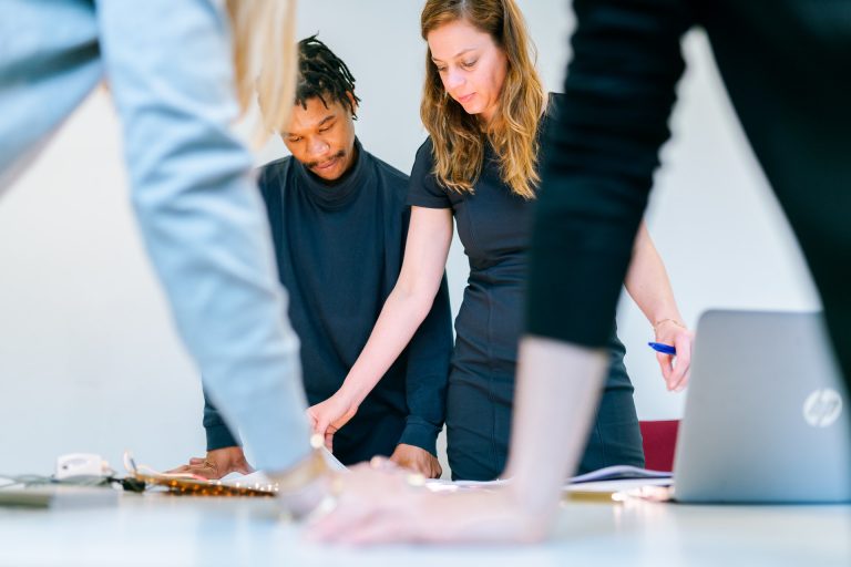 We help leaders build strategic data skills